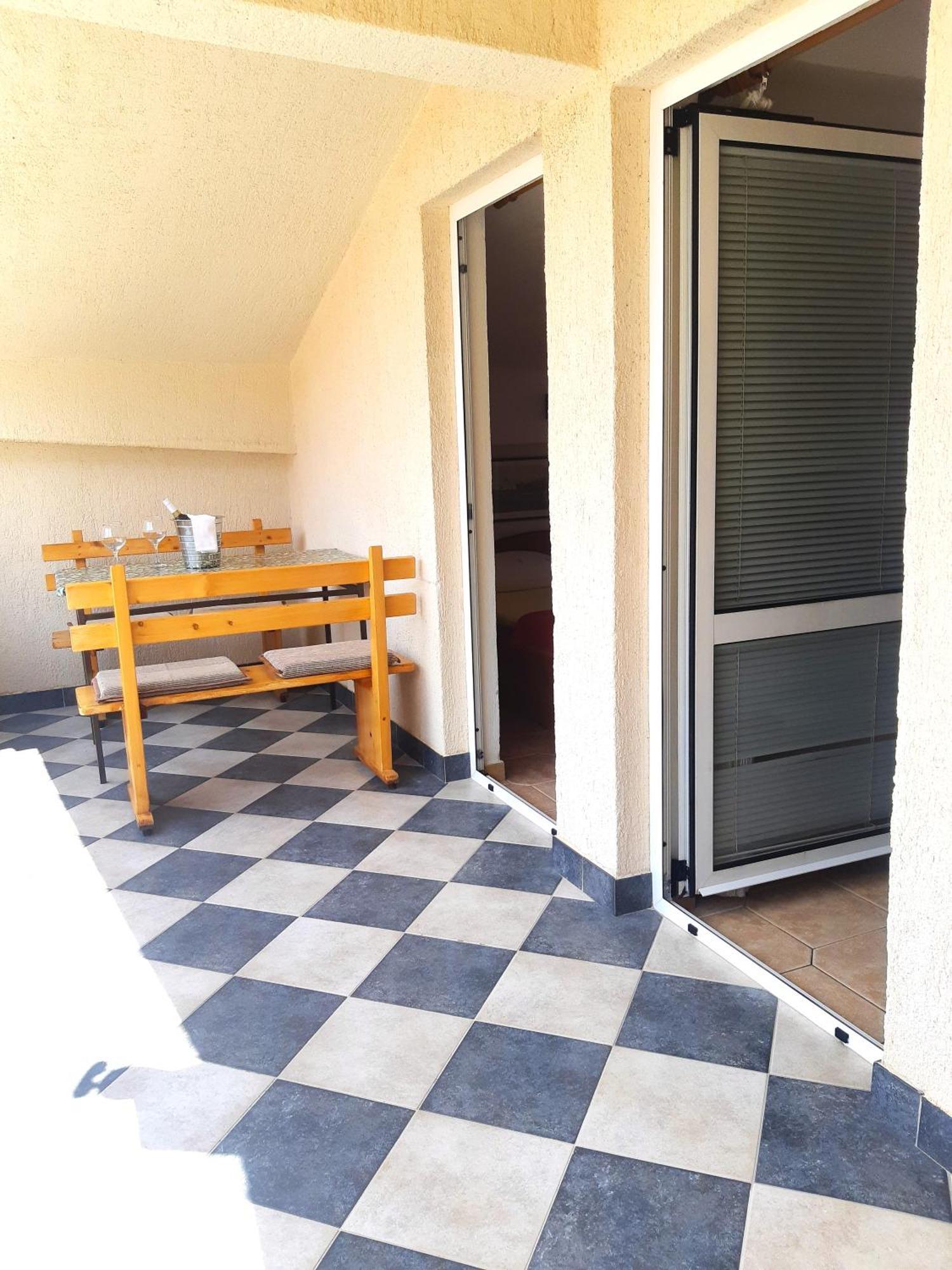 Apartments Turan Centrally Located With Free Parking Igrane Εξωτερικό φωτογραφία